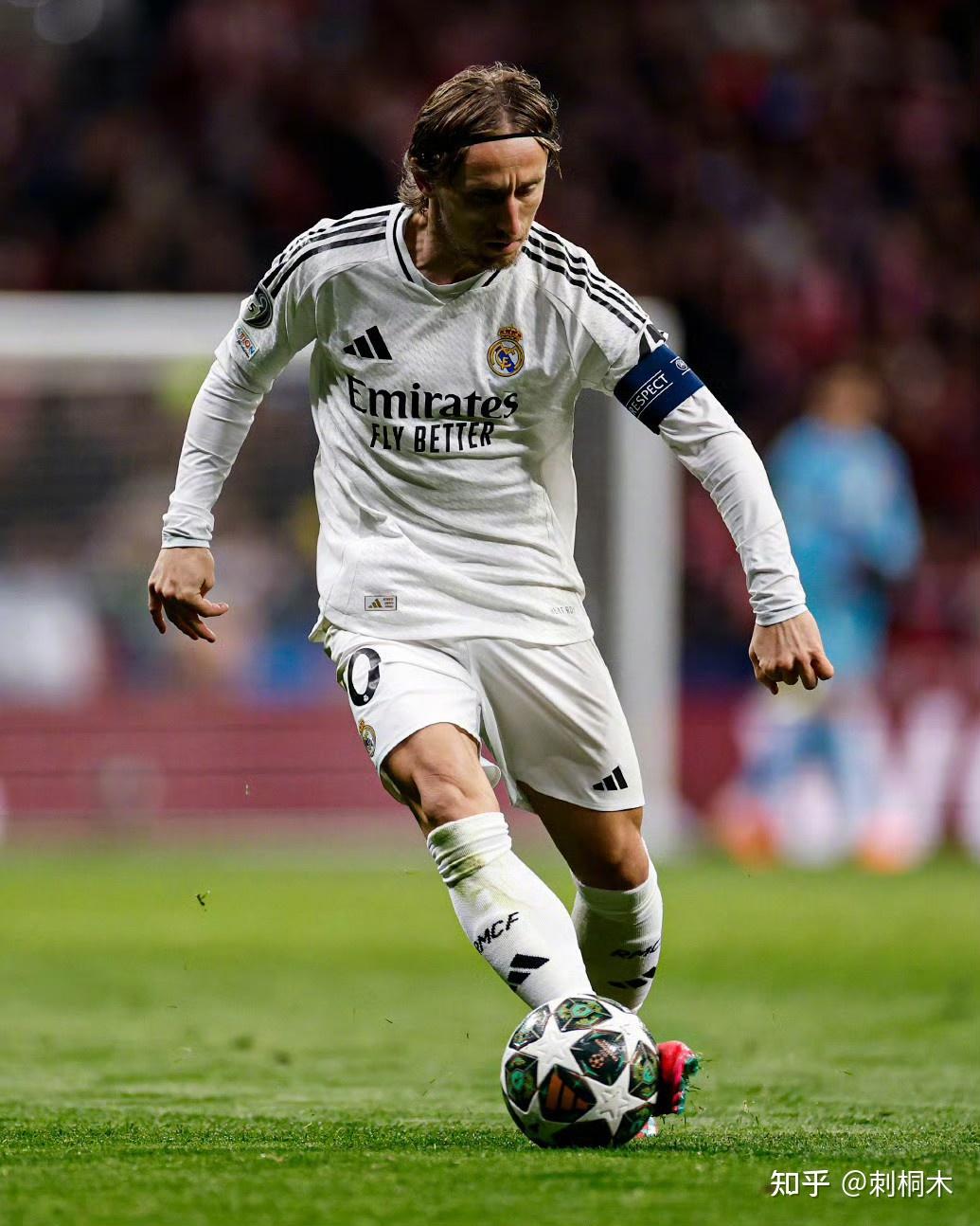 费城人队季后赛期间推行“费城狂热（Red October）”口号，全城穿红衣